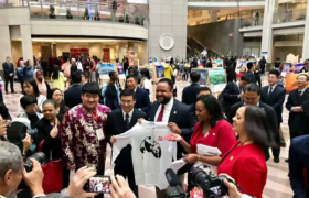 刘立宏荣获拾遗传承“北京刘氏剪纸非物质文化遗产传承人”称号