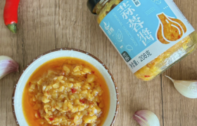 尚赢调味品重磅推出“味博蒜蓉酱”，引领夏日蒜蓉美食新风尚——精选山东紫皮大蒜，慢火熬制，双味可选，解锁蒜蓉自由——