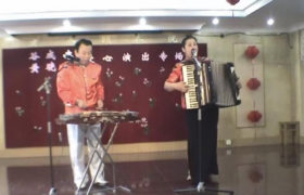 黄凰荣获“传统音乐手风琴演奏非物质文化遗产传承人”称号