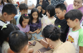 潘晶荣获“传统手工紫砂陶制作技艺非物质文化遗产传承人”称号