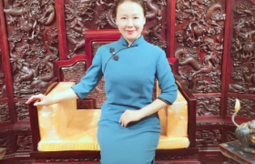 张荣欣荣获“京绣服饰制作技艺非物质文化遗产传承人”称号