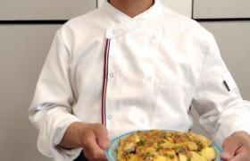 邓建军荣获拾遗传承“传统粤式葱油鸡制作技艺非物质文化遗产创新先锋”称号