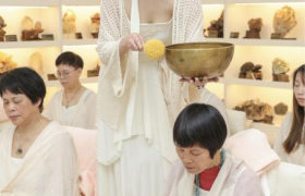 沅曼荣获拾遗传承“中医养生（二十四节气铜锣水晶颂钵声音疗法）非物质文化遗产传承人”称号