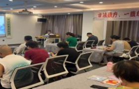 施巧利荣获拾遗传承“中医古法腹疗技艺非物质文化遗产传承师”称号