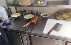 柳忠惠荣获拾遗传承“淮南牛肉汤制作技艺非物质文化遗产传承人”称号