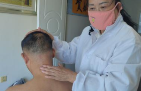 胡江琪荣获拾遗传承“胡氏抻筋捋骨推拿疗法非物质文化遗产传承人”称号